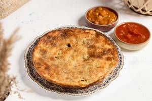 Amritsari Aloo kulcha With Cholle