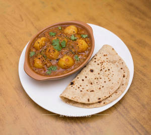 Aaloo Dam + Tava Roti (2 Pieces)