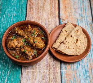 Chicken Curry + Tawa Roti (2 pieces)