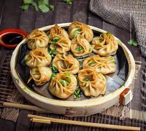 Veg chowmein momos