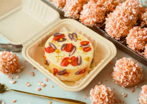 Floral Whip Bento Cake