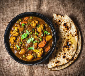 Veg Gravy + Tandoori Roti (2 pieces)
