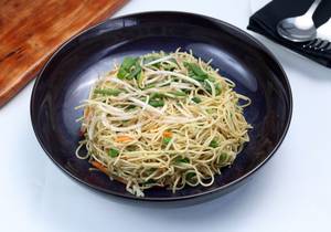 Classic Hakka Noodles Vegetable