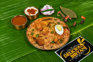 Lucknowi Boneless Chicken Biryani