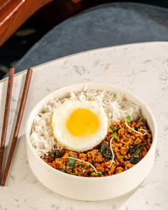 Kra Pow Bowl (chicken))