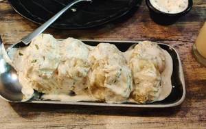 Cheese Melting Gravy Momos [6 Pieces]