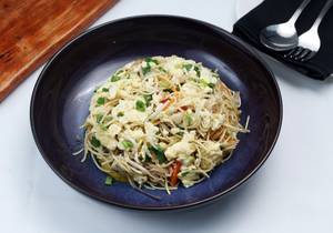 Classic Hakka Noodles Egg
