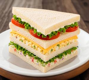 Triple decker veg sandwich without grilled