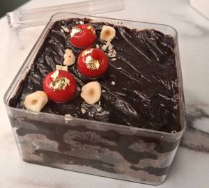 Chocolate Cherry Cake Tub (300 Gms)