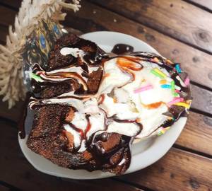 Brownie with ice cream