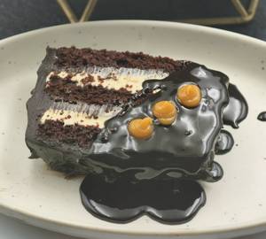 London Viral Chocolate Caramel Cake