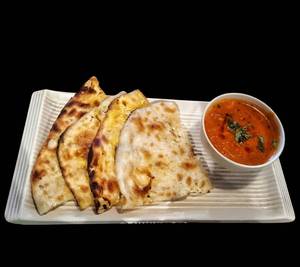 Onion Kulcha With Gravy