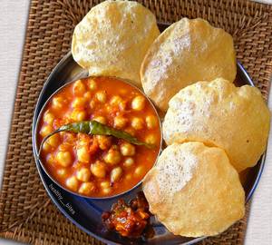 Chole (4 Puri)