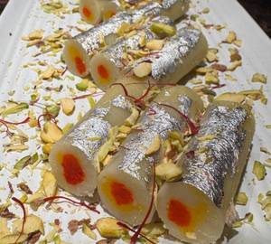 Khoya Kesar Roll