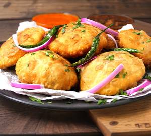 Aalo pyaj kachori 2 PC plate