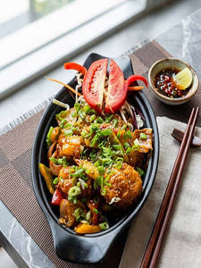 Chilli Garlic Momos (8pcs.)