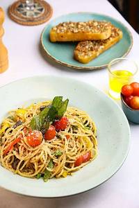 Aglio Alio Spaghetti Jain