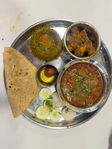 Varhadi Mutton Thali (mutton Curry 3pcs. Mutton Lapeta, Rice, Bhakar/2 Roti, Gulab Jamun)