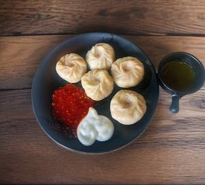 Veg Momos (8 Pcs)