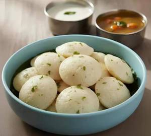 Mini Idli (18Pc) With Sambhar