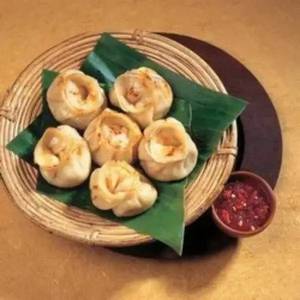 Veg Schezwan Momos (6 Pcs)