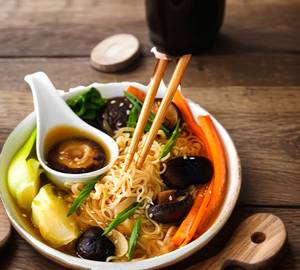 Veg Shitake Teriyaki Ramen [Miso,Dobanjan,hondashi broth,Wakame]