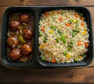 Veg Noodles With Chilly Chicken (4Pcs)