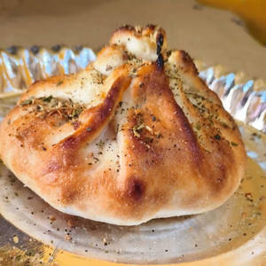 Spl. Veggie pocket pizza
