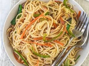 Veg Hakka Noodles