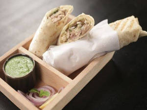 Malai Chicken Tikka Rumali Roll