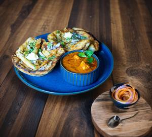 Amritsari Naan (Garlic) + Paneer Lahori Masala