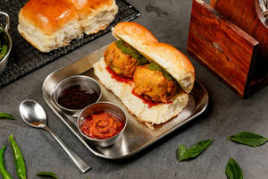 Bambaiya Vada Pav