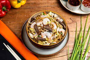 Wok Tossed Hakka Style Noodles With Mixed Meat