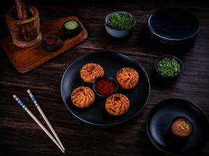 Tandoori Bhatti Singh Mushroom & Cheese Momo