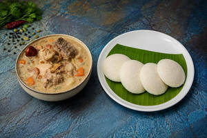 4 Idli + Chicken Stew (250 Ml)