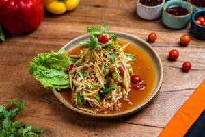 Raw Papaya Guava Salad