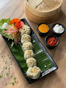 Veg Steamed Momos (6 Pcs.)