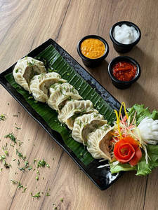 Chicken Steamed Momos (6 Pcs.)