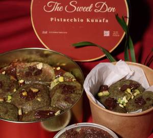 Pistachio kunafa cookie tin