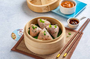 Chicken And Chives Dimsum (4 Pcs.)