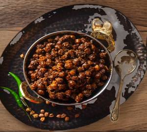 Dry Masala Chana Sabji + Tawa roti (2 pieces)
