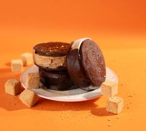 Monsoon Special Upto No Gud (Jaggery Gelato Sandwich)