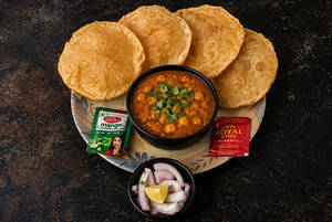 Chole [250 Ml] With 4 Poori