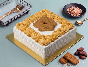 Lotus Biscoff Square Cake