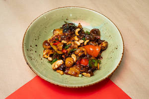 Thai Stir-fried Mushroom With Cashew Nut