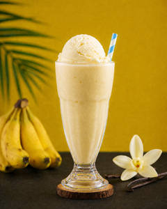 Vanilla + Banana Milkshake