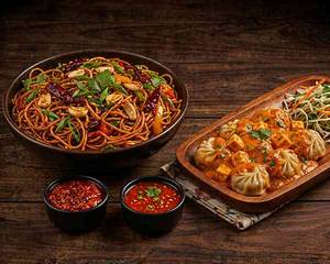 Veg Chilli Garlic Noodles + Paneer Gravy Momos