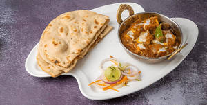 2 Tandoori Roti With Paneer Curry