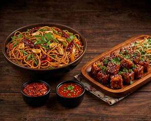 Chilli Garlic Noodle & Paneer Crispy Combo