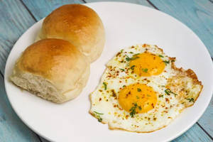 Egg Half Fry Cheese Pav